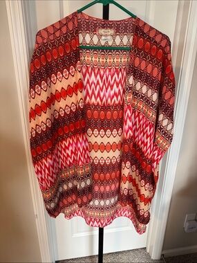 C'est La Vie Open-Front Cardigan in Coral & Red Geometric Print